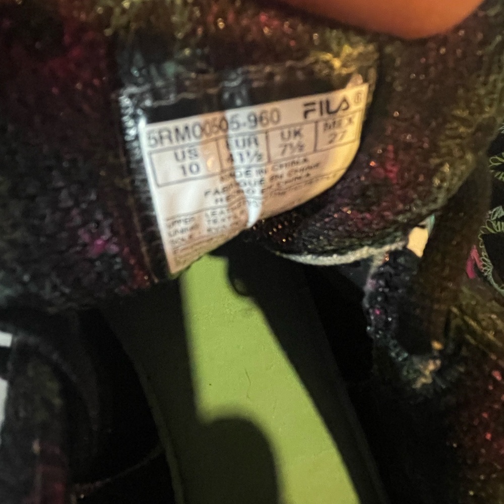 Women’s size 10 Felas